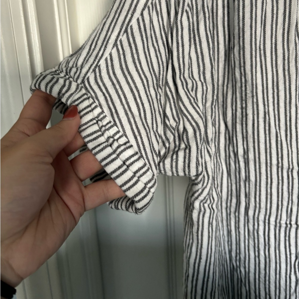 Universal Threads Button Up - Picture 2 of 3